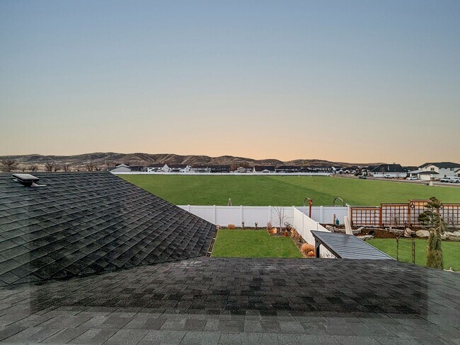 Building Photo - Stunning 4-Bedroom Home in Boise's Premier Dry Creek Ranch Community