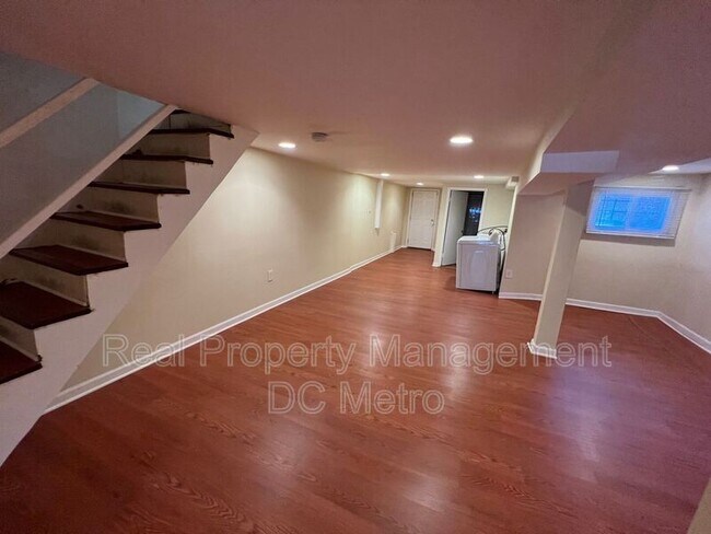 Building Photo - 32 Quincy Pl NE