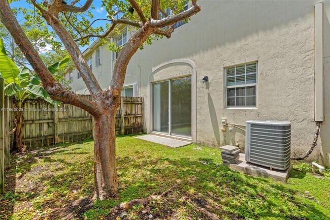 Building Photo - 623 NE 21st Terrace