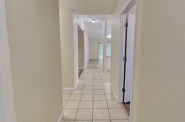 Building Photo - 155 Plainview Dr