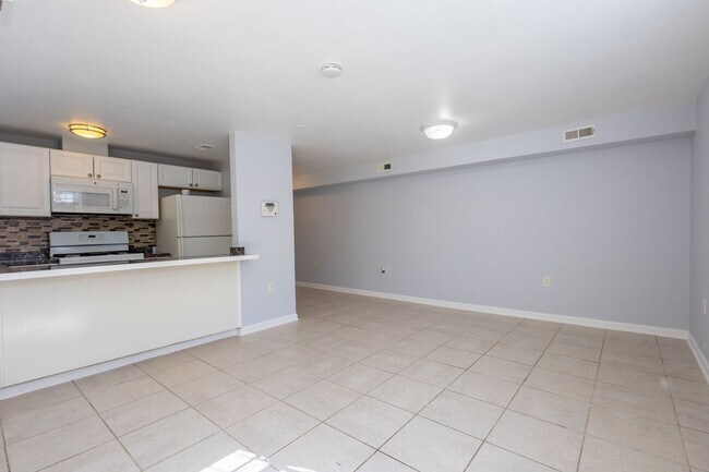 Building Photo - Charming 2 BR/1 BA Apartment in Washington...