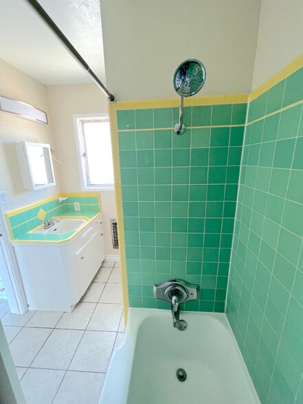 Building Photo - 250 Cliff Dr