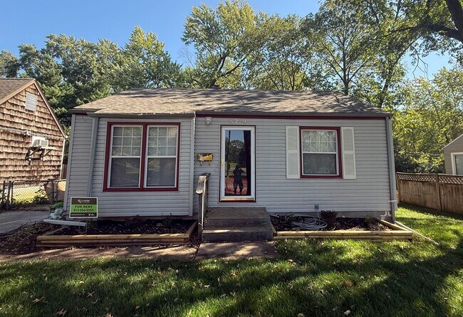 Primary Photo - 2 Bed / 1 Bath Home Near Ward Parkway – Ch...