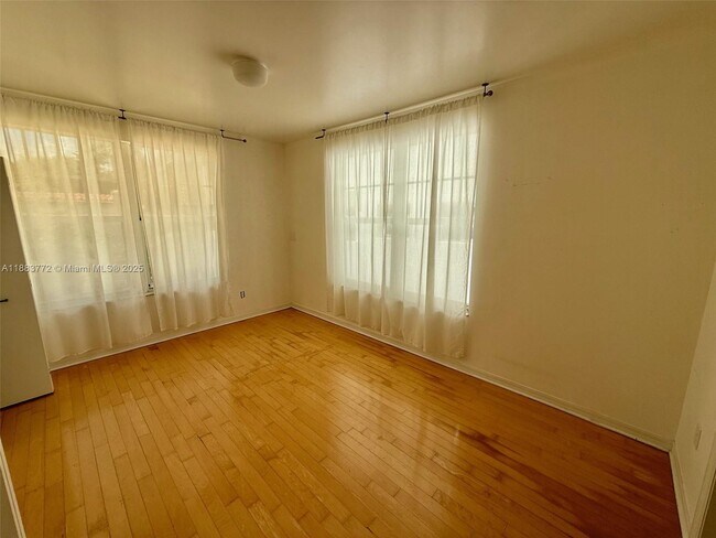 Building Photo - 1528 Drexel Ave