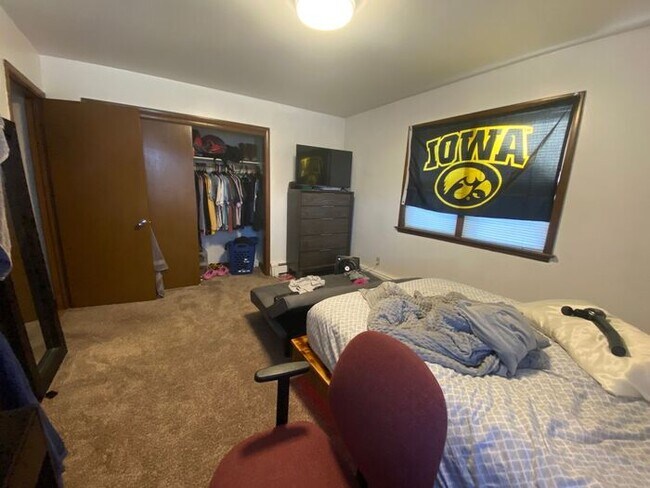 Building Photo - $1,300 | 2 Bedroom, 1 Bathroom Apartment | No Pets | Available for August 1st, 2026 Move In!