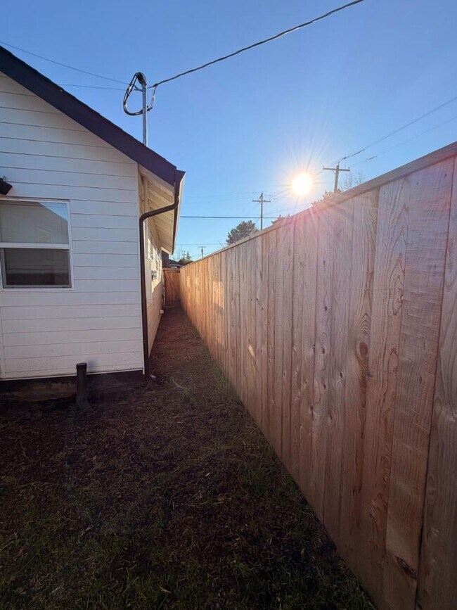 Building Photo - 17775 SW Alexander St