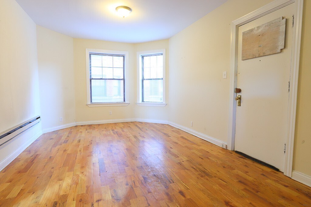 Building Photo - 4415 N Wolcott Ave