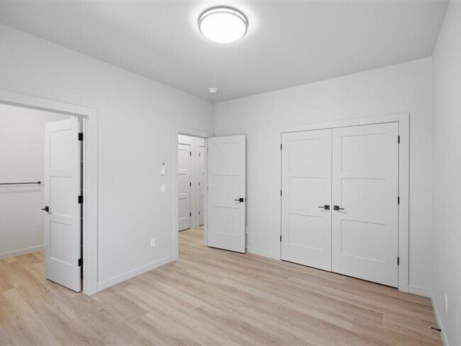 Building Photo - 1394 Overlook Ave NW