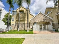 Building Photo - 2 Bedroom Townhome for Rent in Glendale.