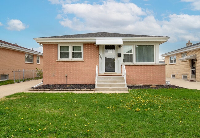 Building Photo - 4909 N Orange Ave