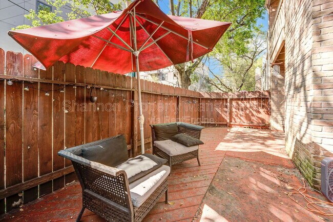 Building Photo - 2100 Tanglewilde St