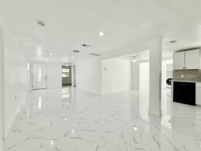 Building Photo - 2712 60th Ave N