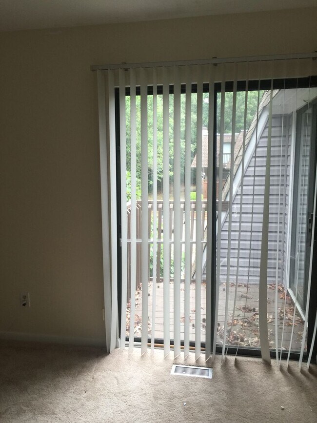 Building Photo - Modern 3BR Condo in Finley Forest – Prime Chapel Hill Location near UNC & RTP