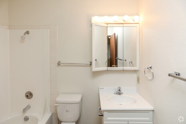 3BR, 2BA - University Park