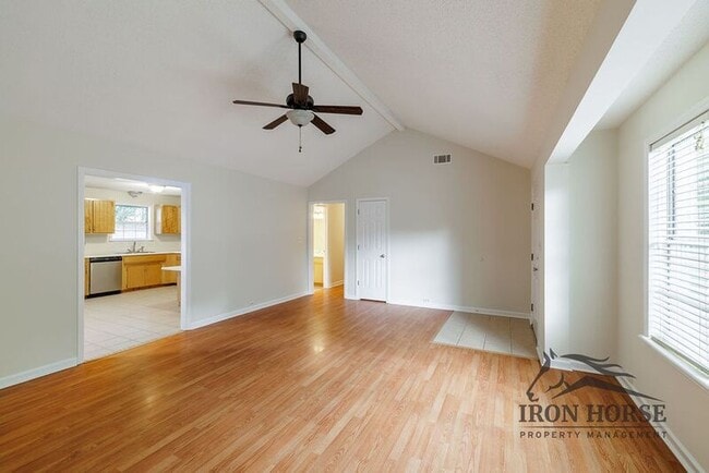 Building Photo - 335 Oak Meadows Dr