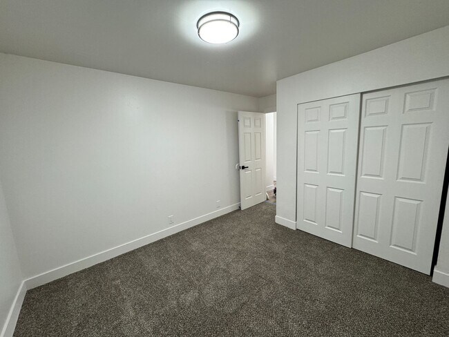 Building Photo - 235 W 400 N