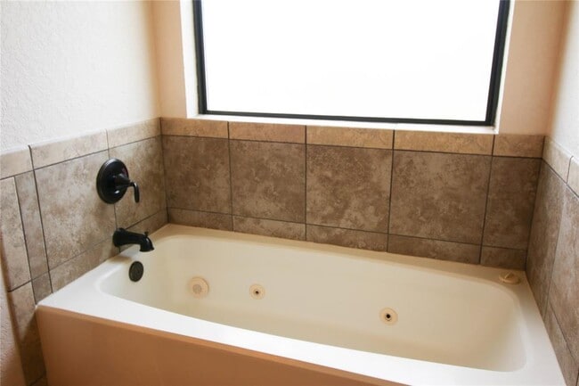 Building Photo - 13000 S Robinson Ave