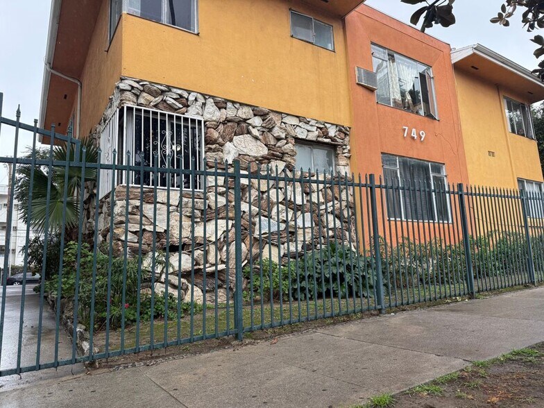 Building Photo - 749 S Berendo St