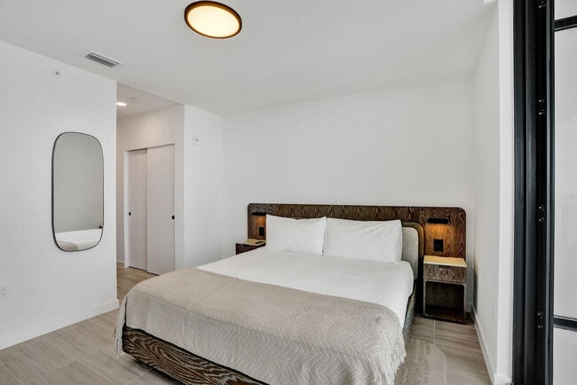 Building Photo - 580 72nd St