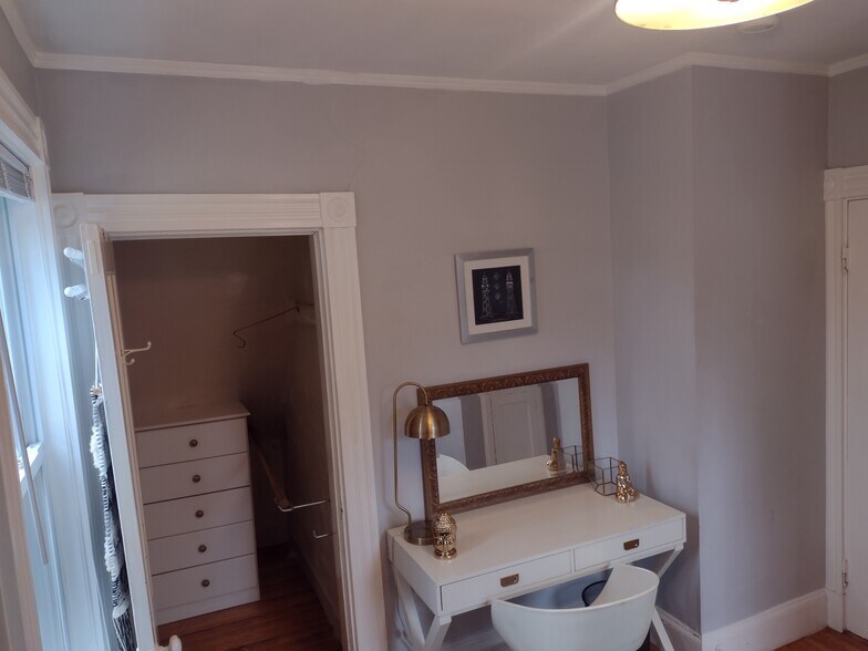 Room - 6 Boston Ave