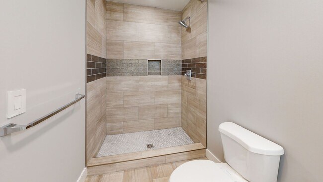 Building Photo - FA1315 18BR TRIPLEX (6/6/6)