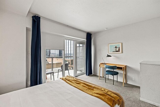 Building Photo - 119 E 6th St