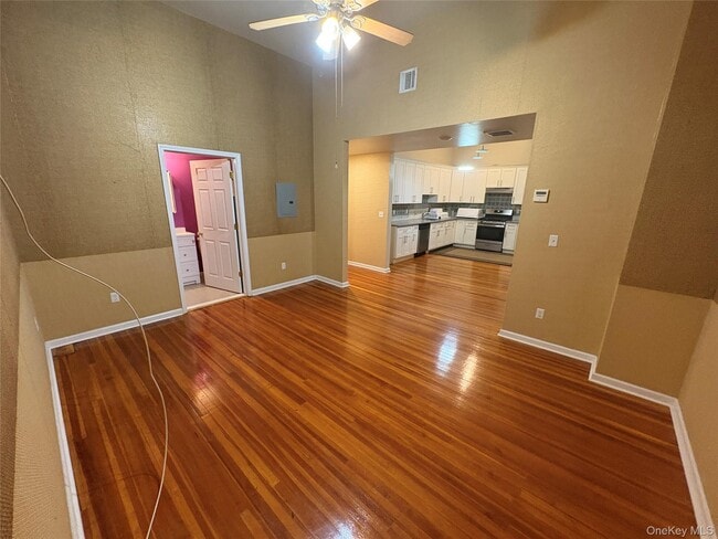 Building Photo - 4 E Main St