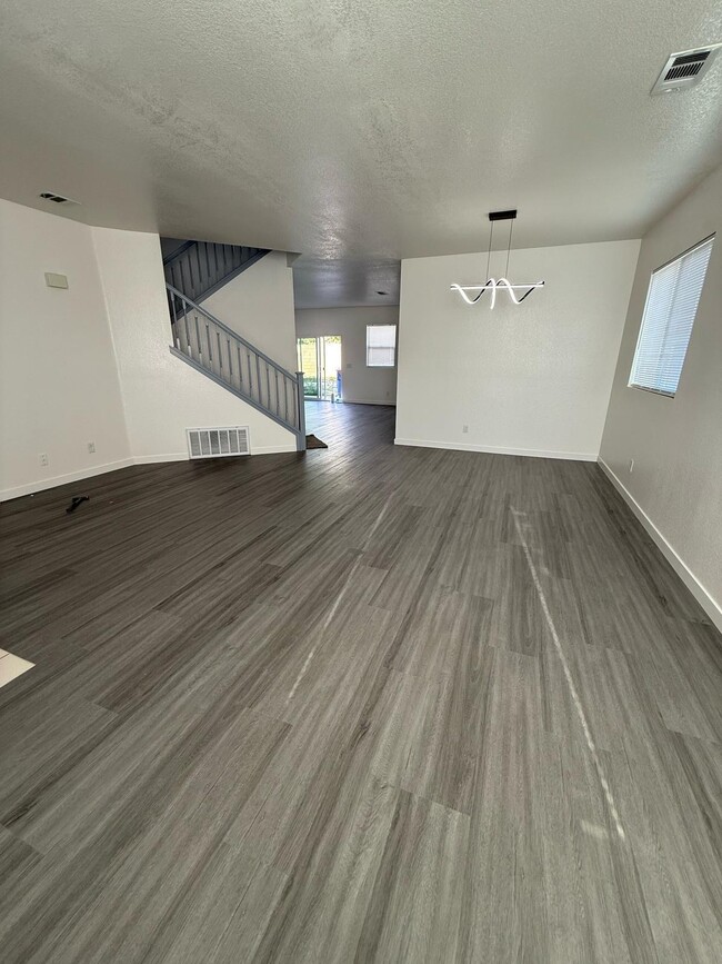 Building Photo - 45120 Palm Ln