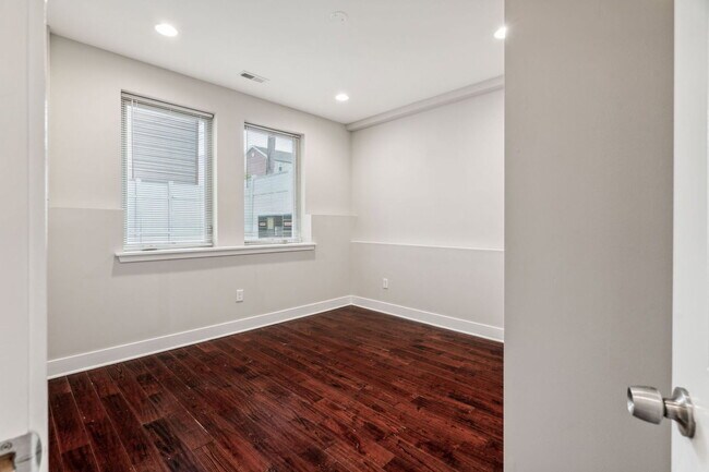 Building Photo - 1238 N 6th St