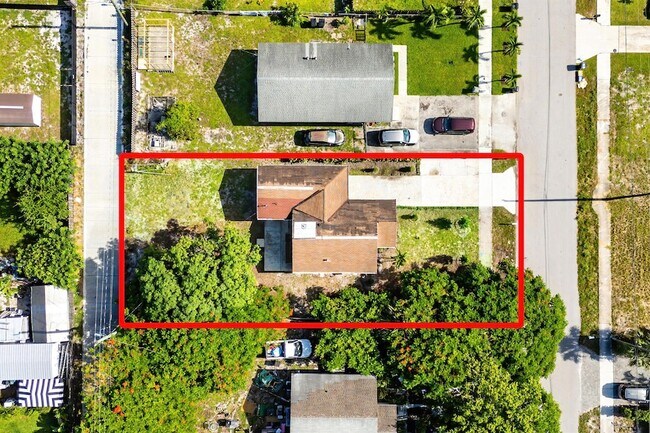Building Photo - 230 SW 6th Ave