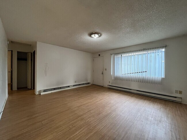 Building Photo - CCO867