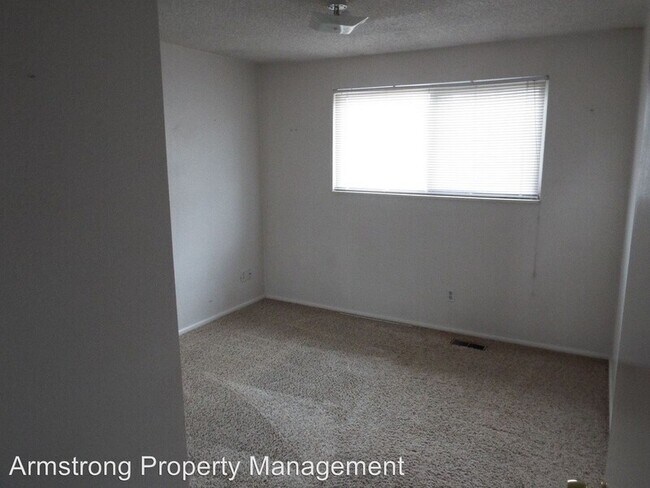 Building Photo - 262 1165 N