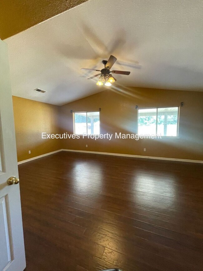 Building Photo - 1308 Fairway Dr