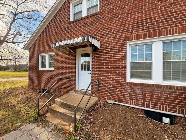 Building Photo - Statesville - HWY 90 - 3 BD/ 2 BA