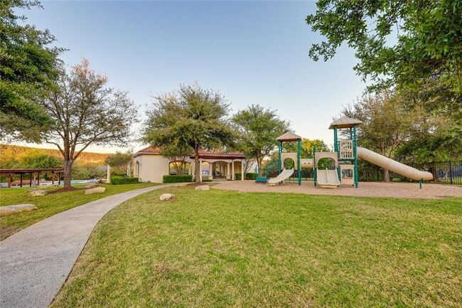 Building Photo - 2116 Demona Dr