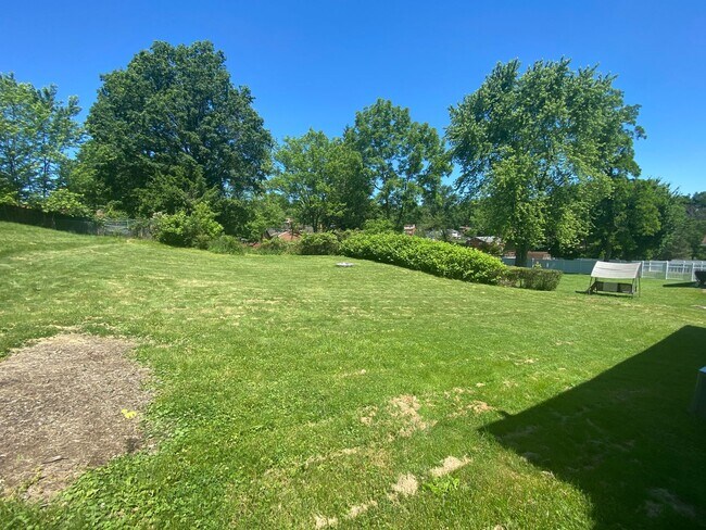 Building Photo - Bethel Park - 3 Bedroom Home - South Park Road - Pet Friendly!