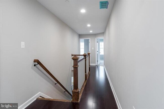 Building Photo - 1201 Regal Ln