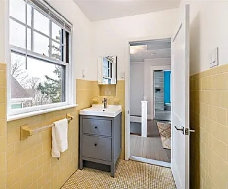 Bathroom - 34 Blodgett Ave