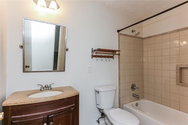 Building Photo - 135 Beethoven Ct