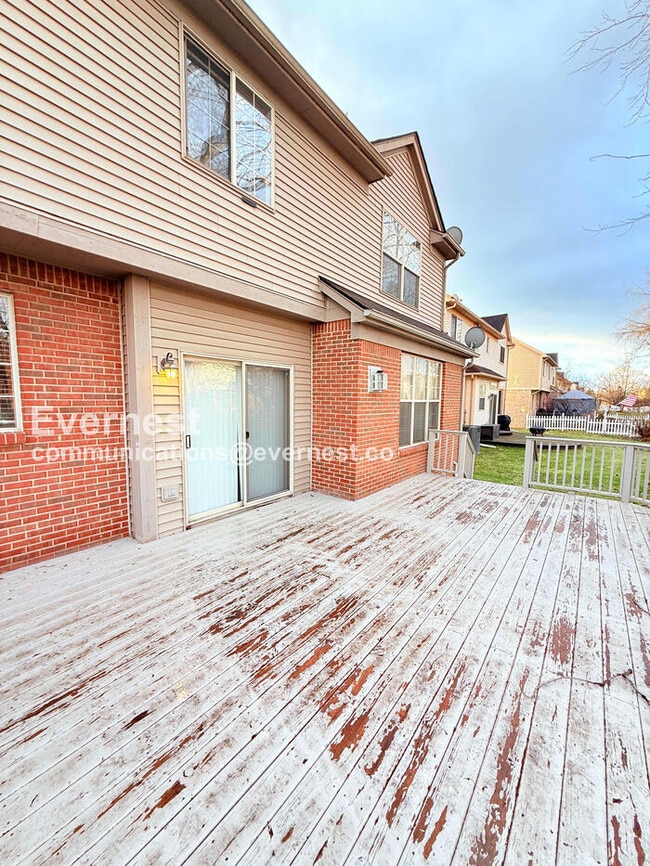 Building Photo - 1660 Brookdale Dr