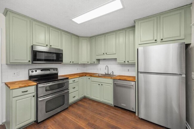 Building Photo - 703 Lucien Dr