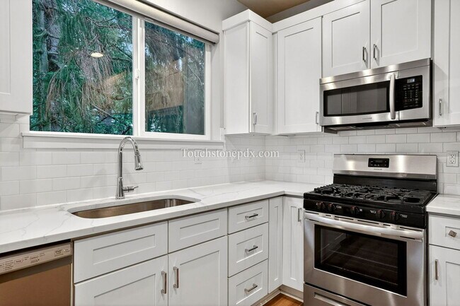 Building Photo - 3859 SE 92nd Ave