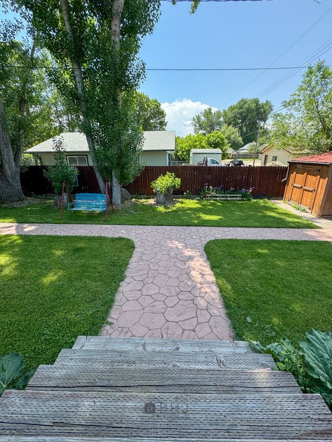 Building Photo - NEWLY UPDATED 2 BED/ 1 BATH SINGLE FAMILY ...