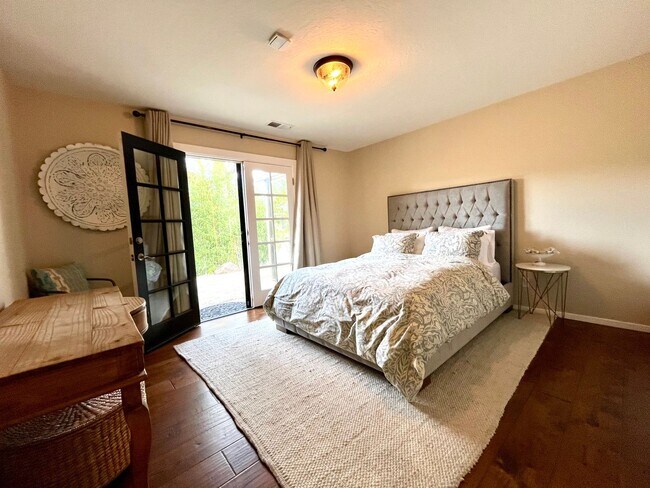 Building Photo - St. Helena Home on Cul-de-Sac with Creeksi...