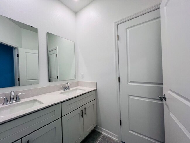 Building Photo - 4143 Pino St