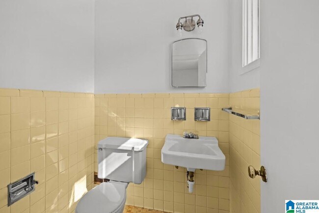 Building Photo - 9805 Red Mill Rd