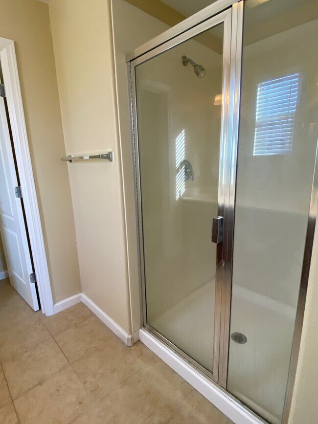 Building Photo - San Ramon Gale Ranch Townhouse 3BD/2.5BA with 4th Room for Office Loft! Community Pool Included!
