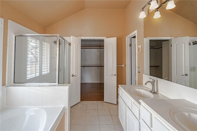Building Photo - 27 Troon Dr