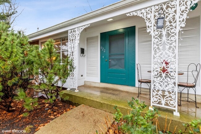 Primary Photo - 622 Carriage Hill Dr