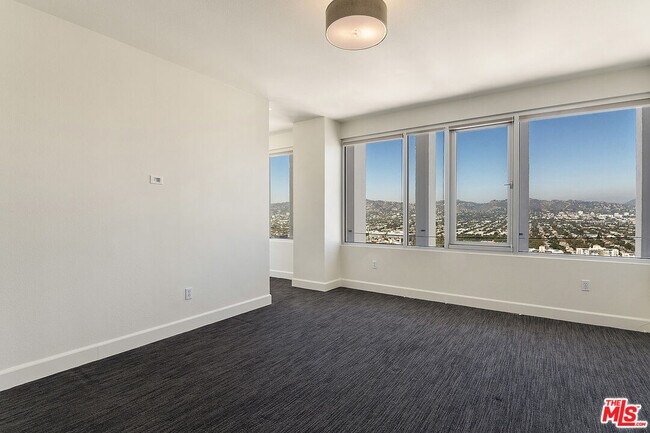 Building Photo - 735 Hauser Blvd
